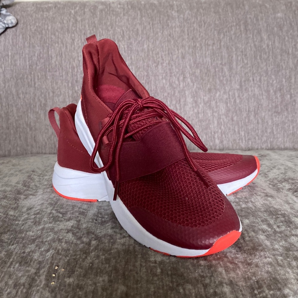 Fabletics Woman’s Zuma Studio Sneaker size 7.5